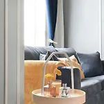 Location 4p - Champs-elysees *