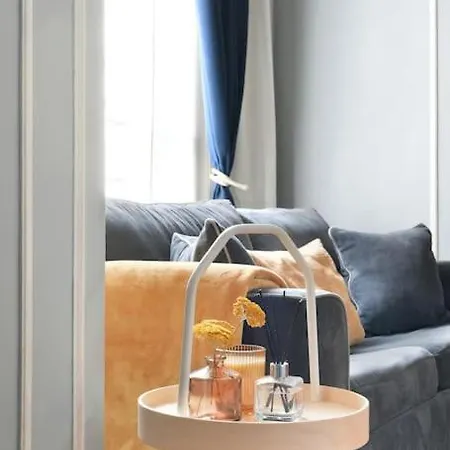 Location 4p - Champs-elysees *