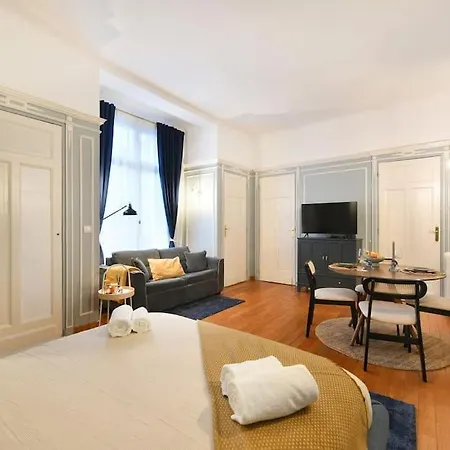 Location 4p - Champs-elysees Paříž