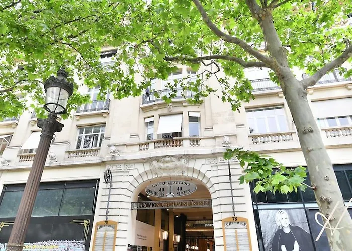 Location 4p - Champs-elysees Paris